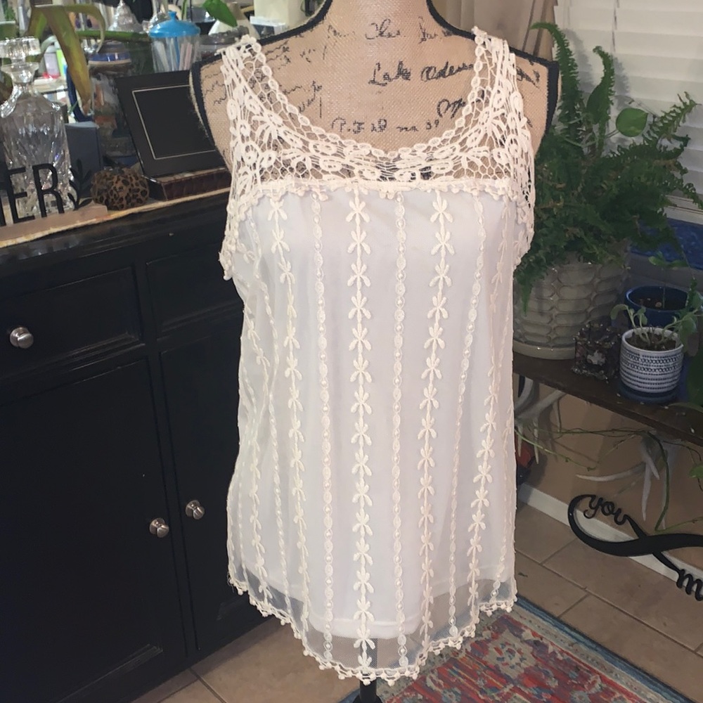 Willi Smith lace overlay long tank top blouse, size medium, cream color